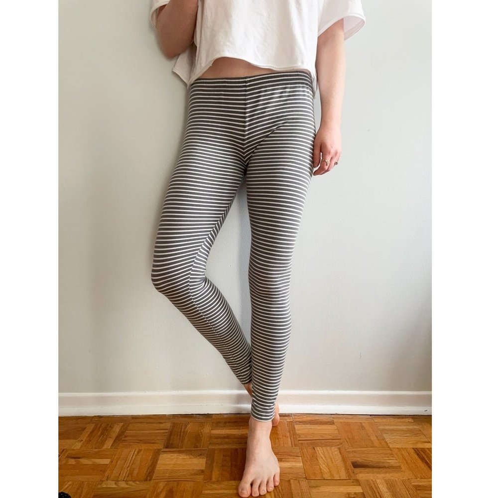 Grey & White Horizontal Stripe Leggings
